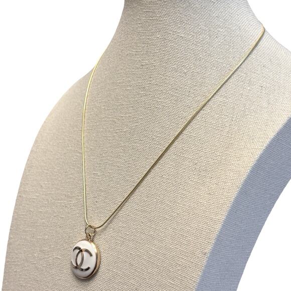 Chanel Button Charm On Unbranded Plated Sterling Silver Chain Necklace Set - Picture 4 of 9